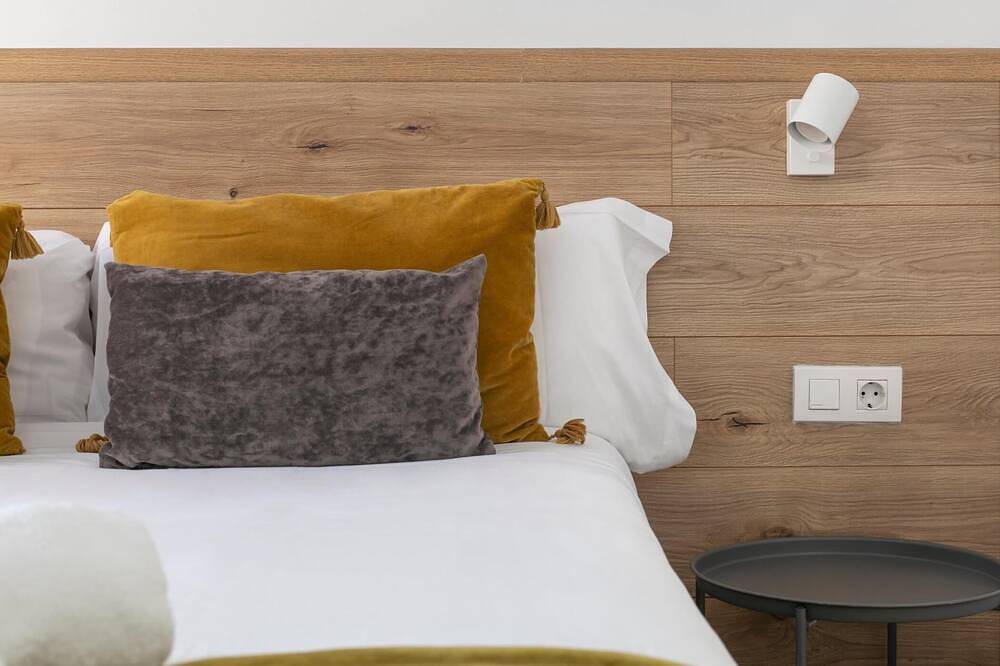 Ganze Wohnung, 12 Chic and Central Apt. with balcony in Gracia in Barcelona Zentrum, Barcelona