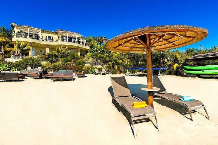 Vacation rental for 14 people, with hot tub and yard in Carlsbad