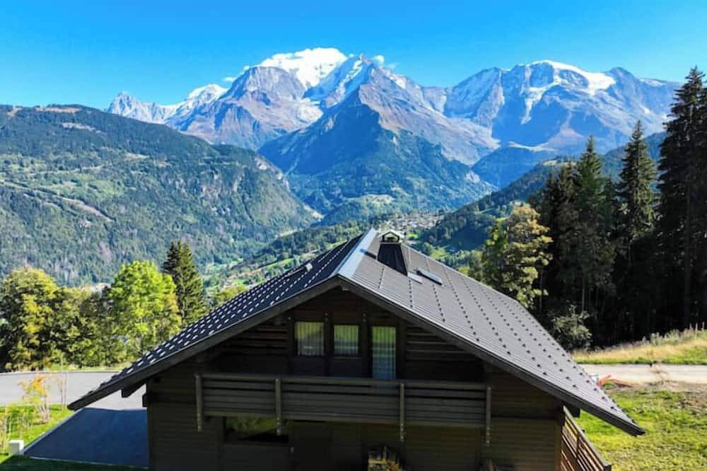 Chalet Anatole Exceptional Mont Blanc View in Saint-Gervais-les-Bains, Pays du Mont-Blanc