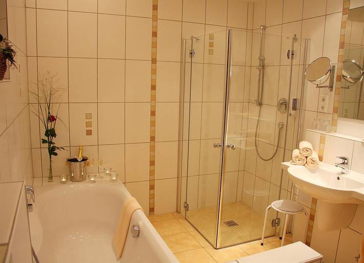 Standard Doppelzimmer, Dusche, Wc, Balkon in Wipperfürth, Oberbergischer Kreis