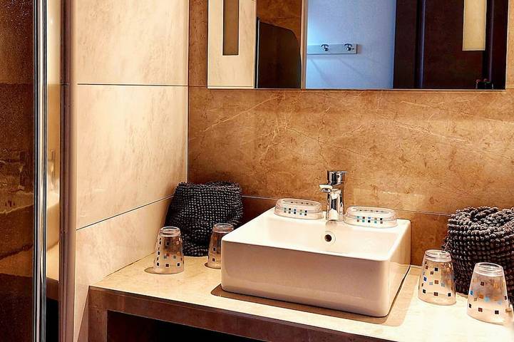 Appartement entier, Plage de Santa Giulia & Maison de charme en pierre in Santa Giulia, Porto-Vecchio