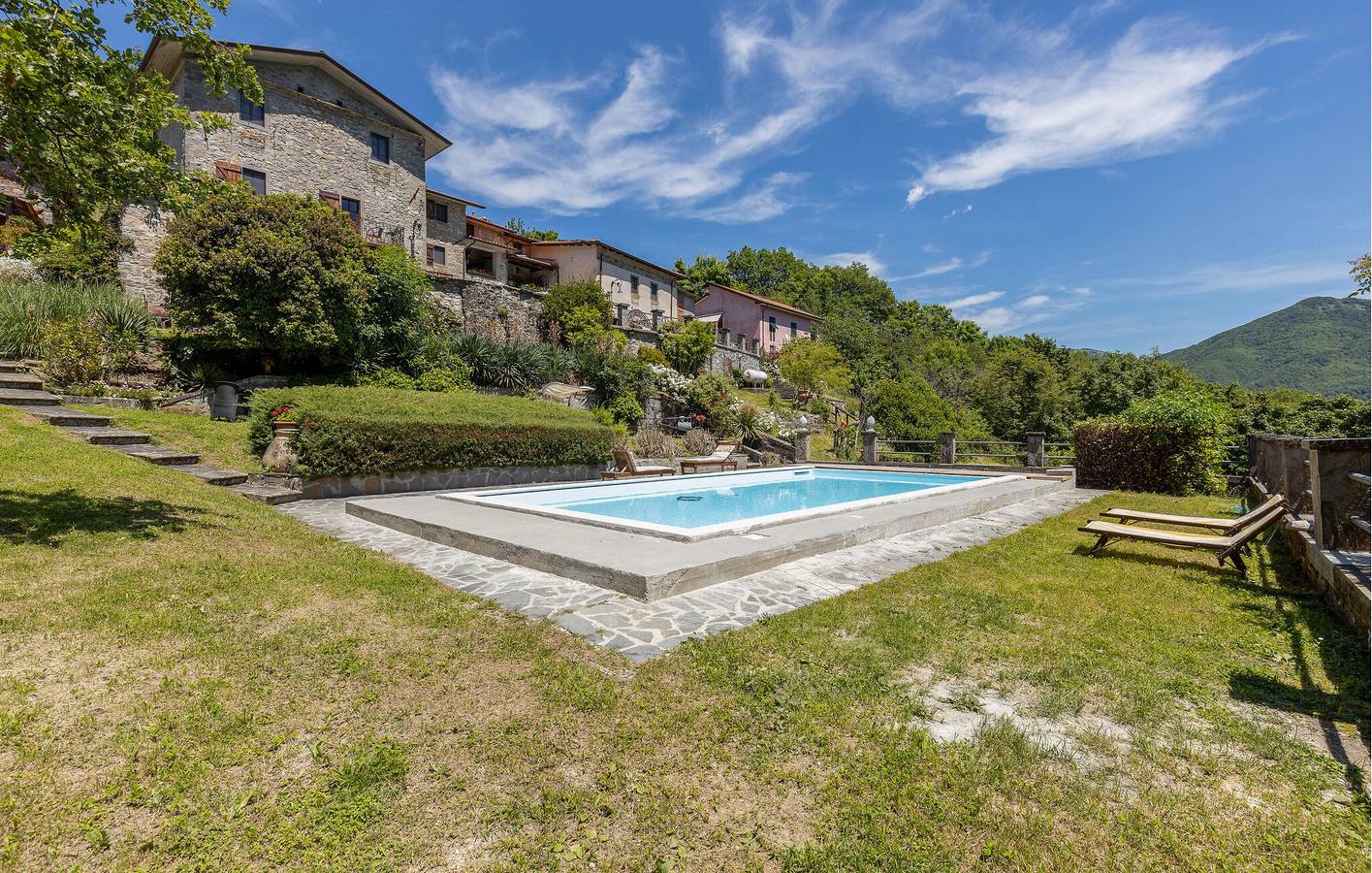 Ganze Ferienwohnung, Comano Wohnung: Pool, WiFi & Babybett in Comano, Nationalpark Toskanisch-Emilianischer Apennin