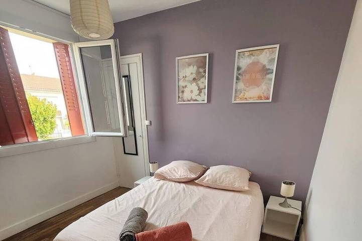 Cosy accommodation and small garden in the heart of Oradour in Oradour-sur-Glane, Rochechouart und Umgebung
