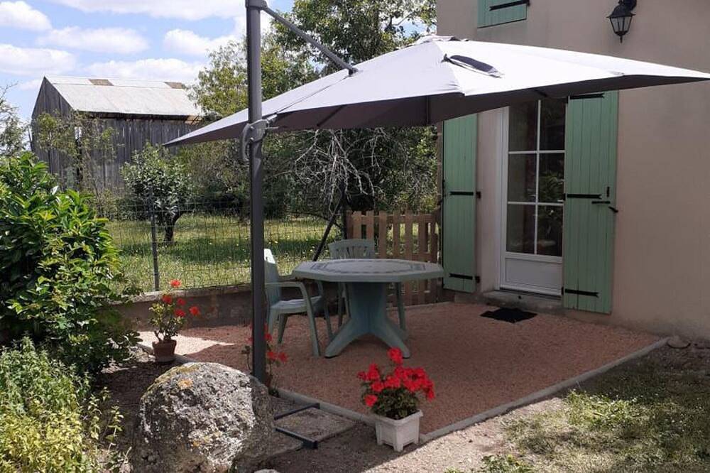 Renoviertes Haus mit privater Terrasse und Haustiere erlaubt in Neuvy, Allier