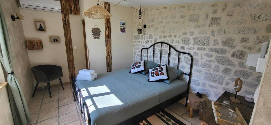 Chambre d’hôte pour 2 personnes, avec piscine ainsi que jardin et terrasse à Valréas - 4