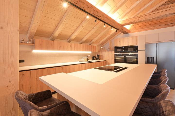 Gîte pour 14 personnes, avec jacuzzi ainsi que balcon et jardin en Haute-Savoie - 4