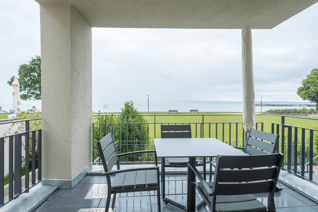 Ganze Wohnung, Ferienwohnung "Montfort" direkt am Bodensee mit Blick auf den See und die Berge in Langenargen, Region Bodensee-Oberschwaben