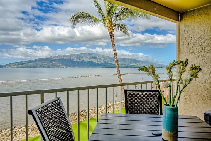 Vacation rental for 4 people, with pool and hot tub as well as yard in Kihei