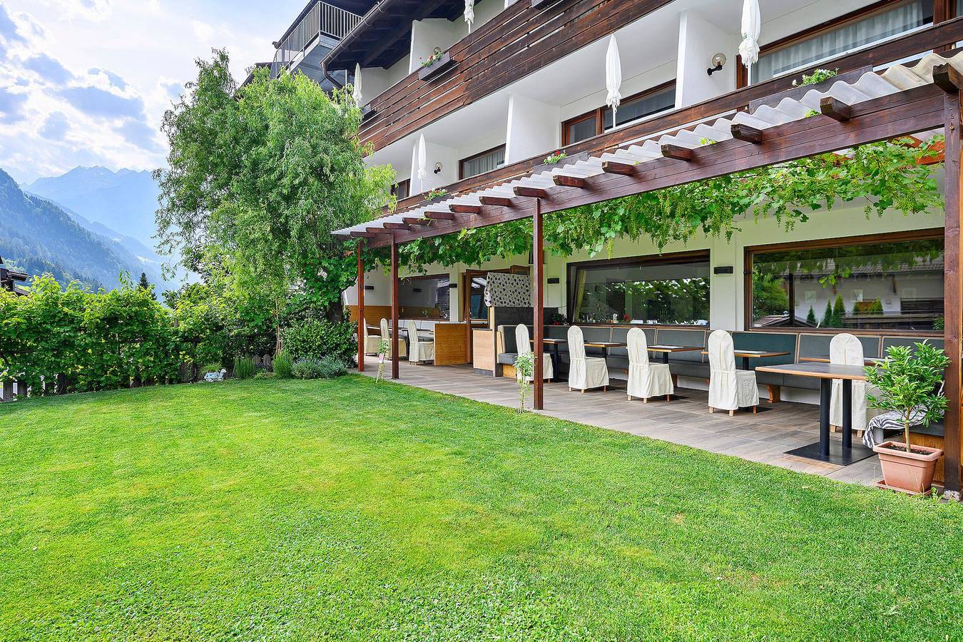 Ganze Wohnung, Geräumige Timmels Suite Ii mit Südbalkon und mit kostenfreiem Wellness- und Poolzugang in Stubaier Alpen, St. Leonhard in Passeier