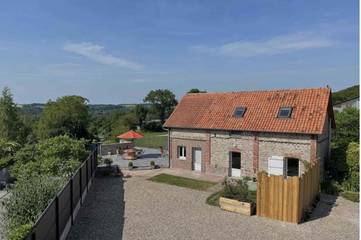 Gîte pour 8 personnes, avec terrasse et vue à Cocquerel