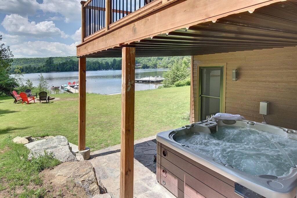 Beautiful waterfront cottage in Labelle, Québec