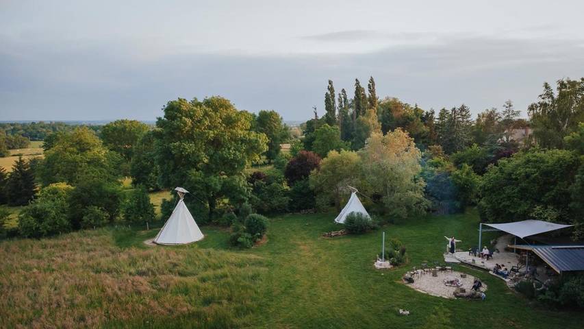 Tente pour 5 personnes, avec Terrasse ainsi que Jardin et Vue dans Saône-et-Loire