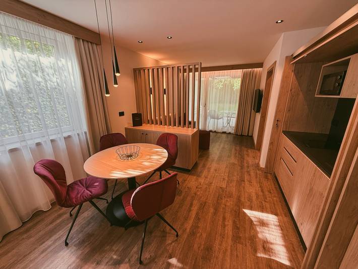 Ganze Wohnung, Ferienwohnung im Hotel and Residences Theresia mit Bergblick und privater Terrasse in Stubaier Alpen, St. Leonhard in Passeier