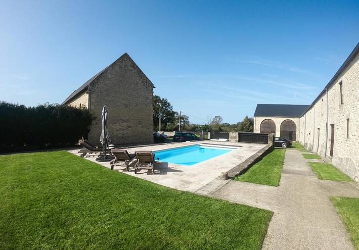 Gîte pour 2 personnes, avec jacuzzi et terrasse ainsi que piscine et jardin, adapté aux familles à Mandeville-en-Bessin - 3