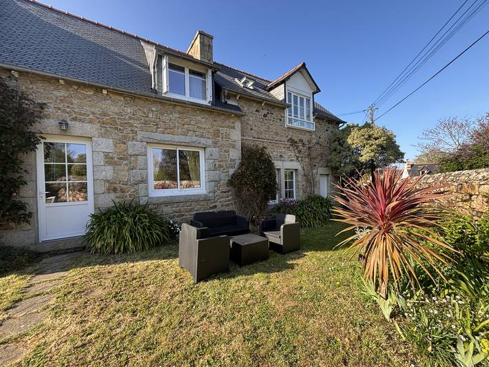 Location de vacances pour 7 personnes, avec terrasse ainsi que vue sur l’océan et jardin dans Plage des Dunes (Penvénan) - 4