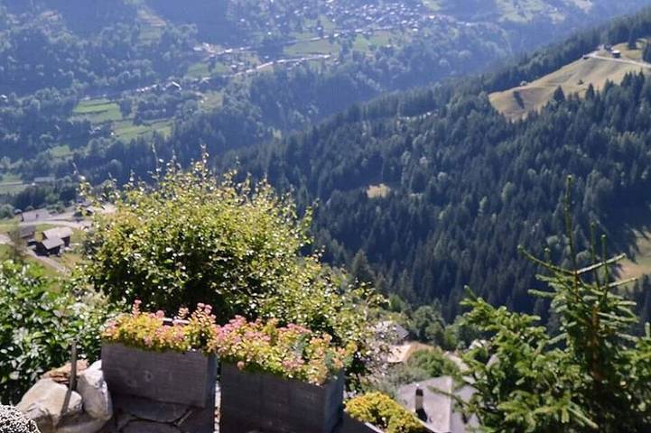 Appartamento intero, Appartement confortable pour 4 à 6 personnes, salon avec 1 divan-lit double, coin cuisine avec lave- in Grimentz, Anniviers