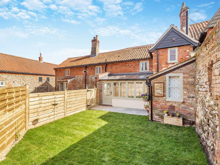 Glamping for 2 people, with garden, with pets in North Norfolk