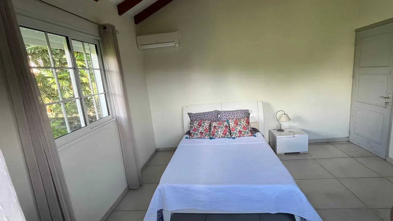 Appartement entier, Appartement lumineux avec piscine partagée, Sainte-Anne, 75 m² in Sainte-Anne, Guadeloupe