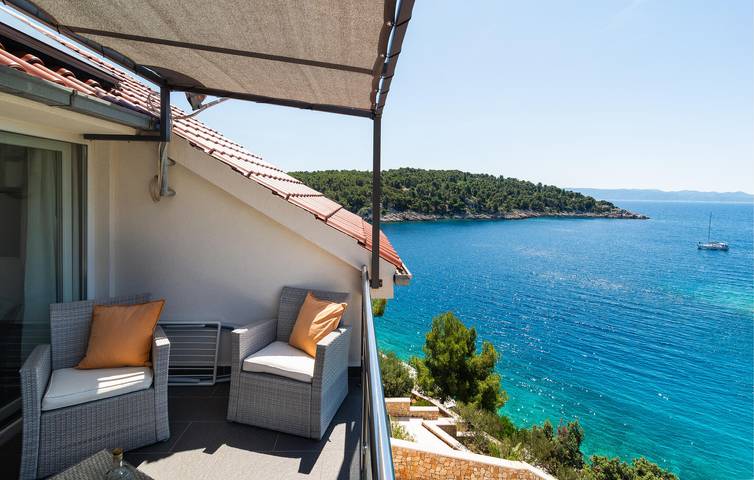 Ganze Ferienwohnung, Apartment mit Meerblick, Wifi, AC, Parkplatz und Terrasse - 2km zum Strand in Milna, Brac