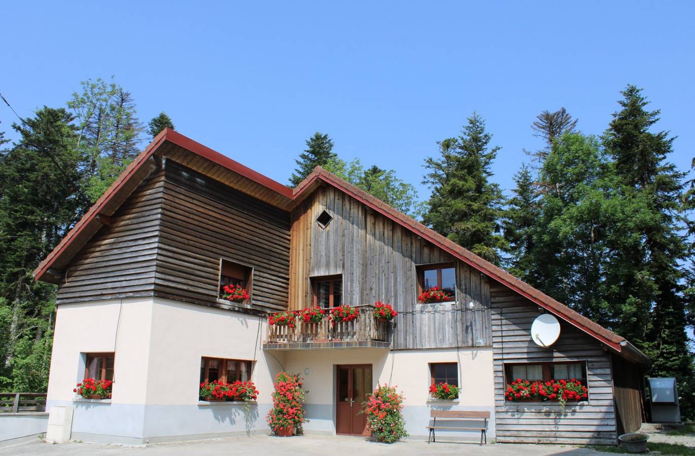 Gite de groupe L'Essentiel in Arc-sous-Cicon, Doubs