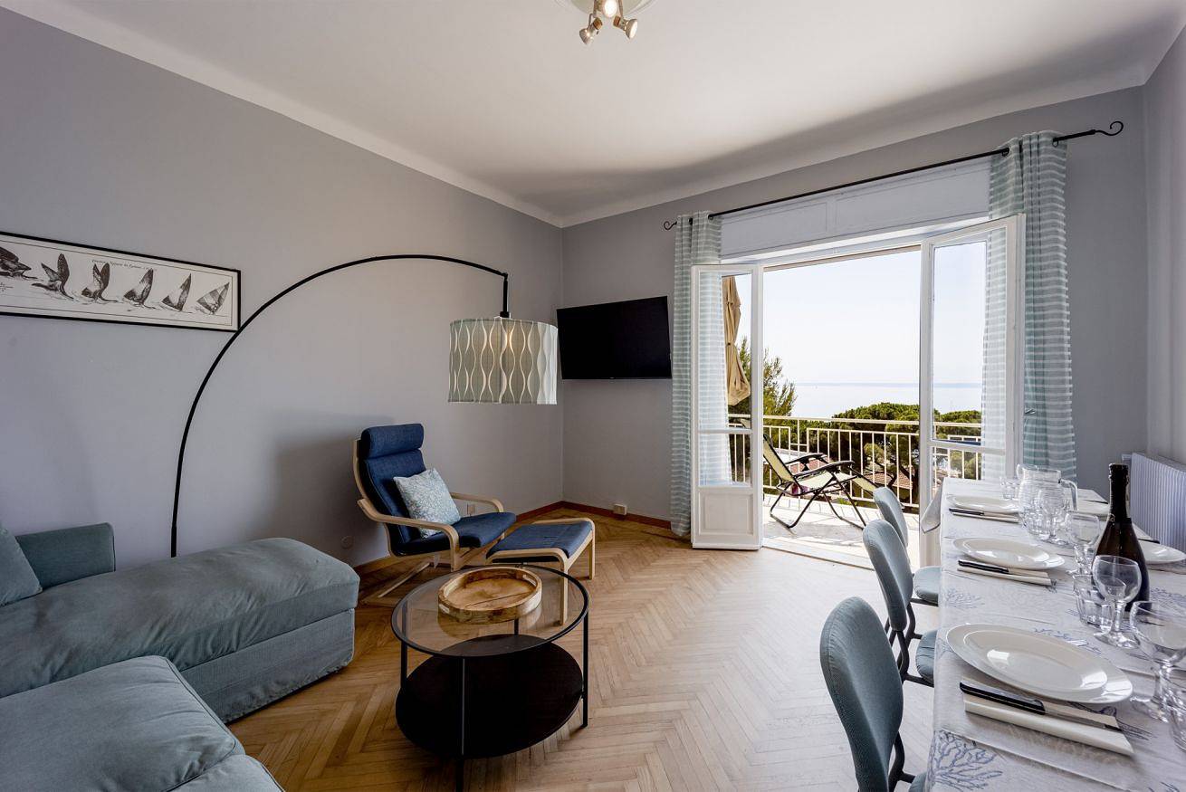 Entire apartment, Book Now! Foce Charming Seaview Flat x6 in San Remo, Sanremo Municipality