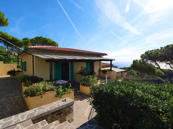 Ferienwohnung für 4 Personen, mit Terrasse und Garten in Capoliveri