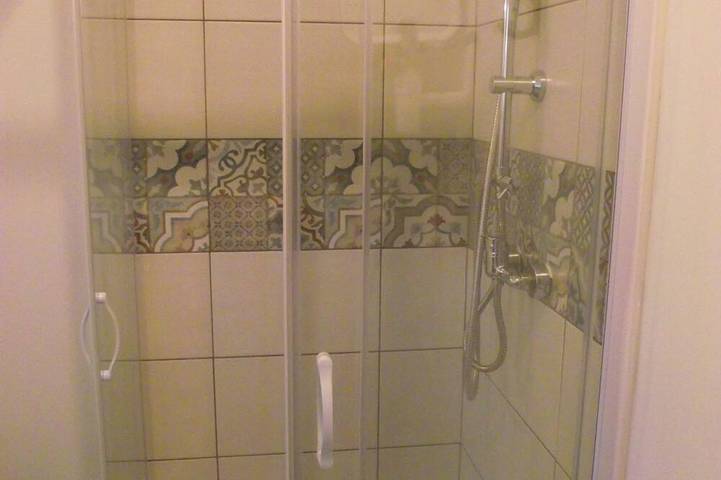 Appartement entier, Studio on land \"Countryside at the foot of Mt St Michel\" in Roz-sur-Couesnon, Région de Saint-Malo