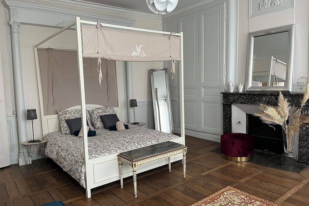 Apartamento entero, La Villa Louana 1 apartment 160 square meters, sobriety and elegance, 6 Adults  in Aubusson, Región de Aubusson
