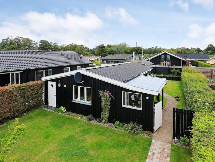 Ferieudlejning for 4 personer, med terrasse, børnevenlig i Assens