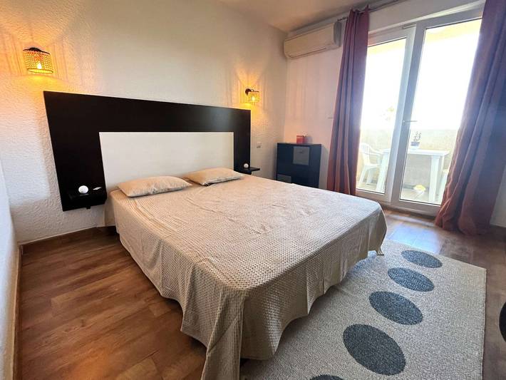 Location de vacances pour 2 personnes, avec terrasse et piscine à Saint-Florent