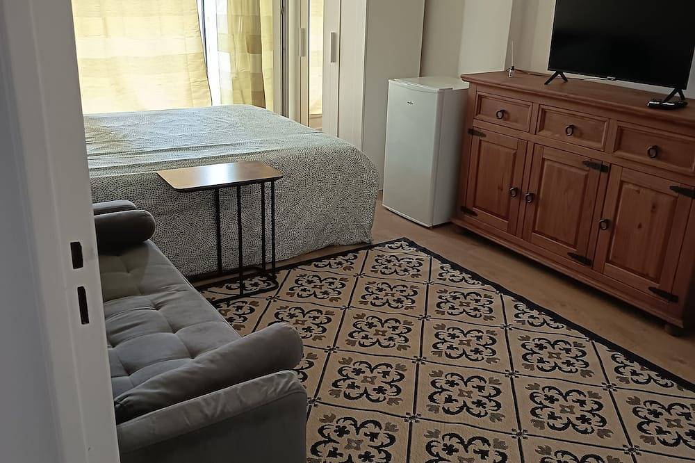 Entire apartment, 3 Bedroom Apartment with Balcony, Parking and Wi-Fi - Courcouronnes in Évry-Courcouronnes, Essonne
