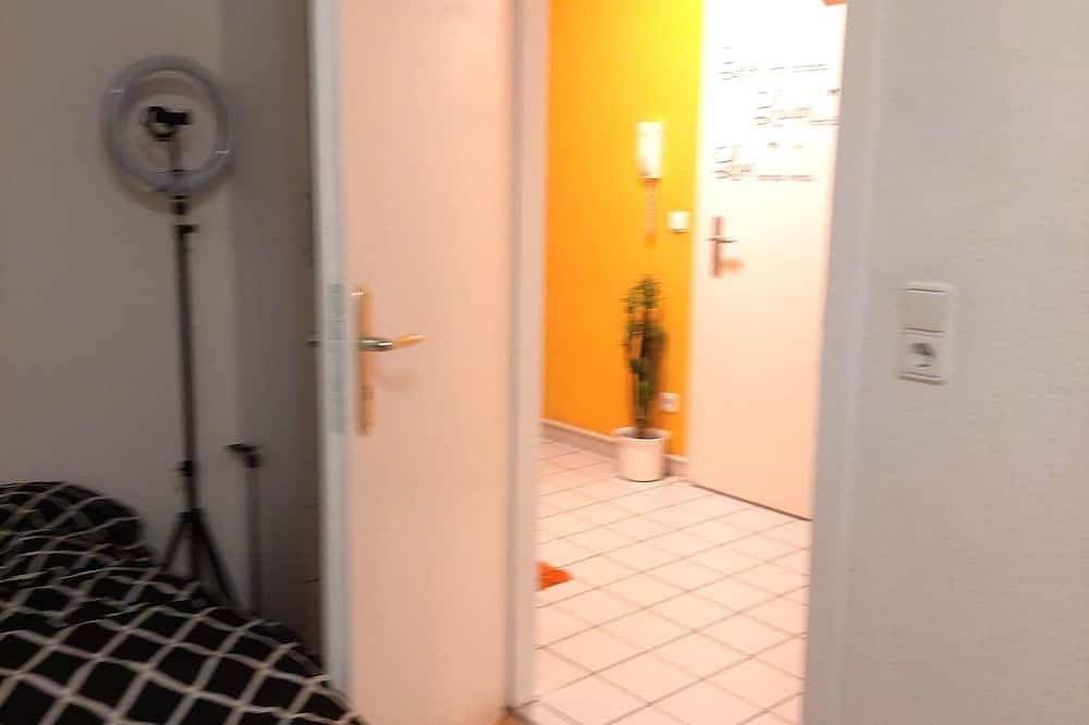 Ganze Wohnung, Studienzimmer nur Buchbar von Mittwoch bis Samstag in Wiesbaden, Rheingau
