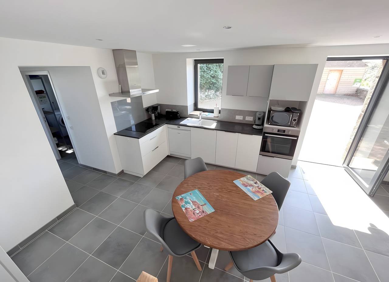 Holiday Home 'Gîte Ty Breizh' with Private Terrace and Wi-Fi in Plougrescant, Pink Granite Coast