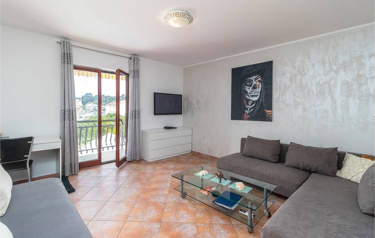 “Charming Apartment with Pool, Terrace, & Wifi, 2.5km from Kandarola Beach” in Banjol, Rab