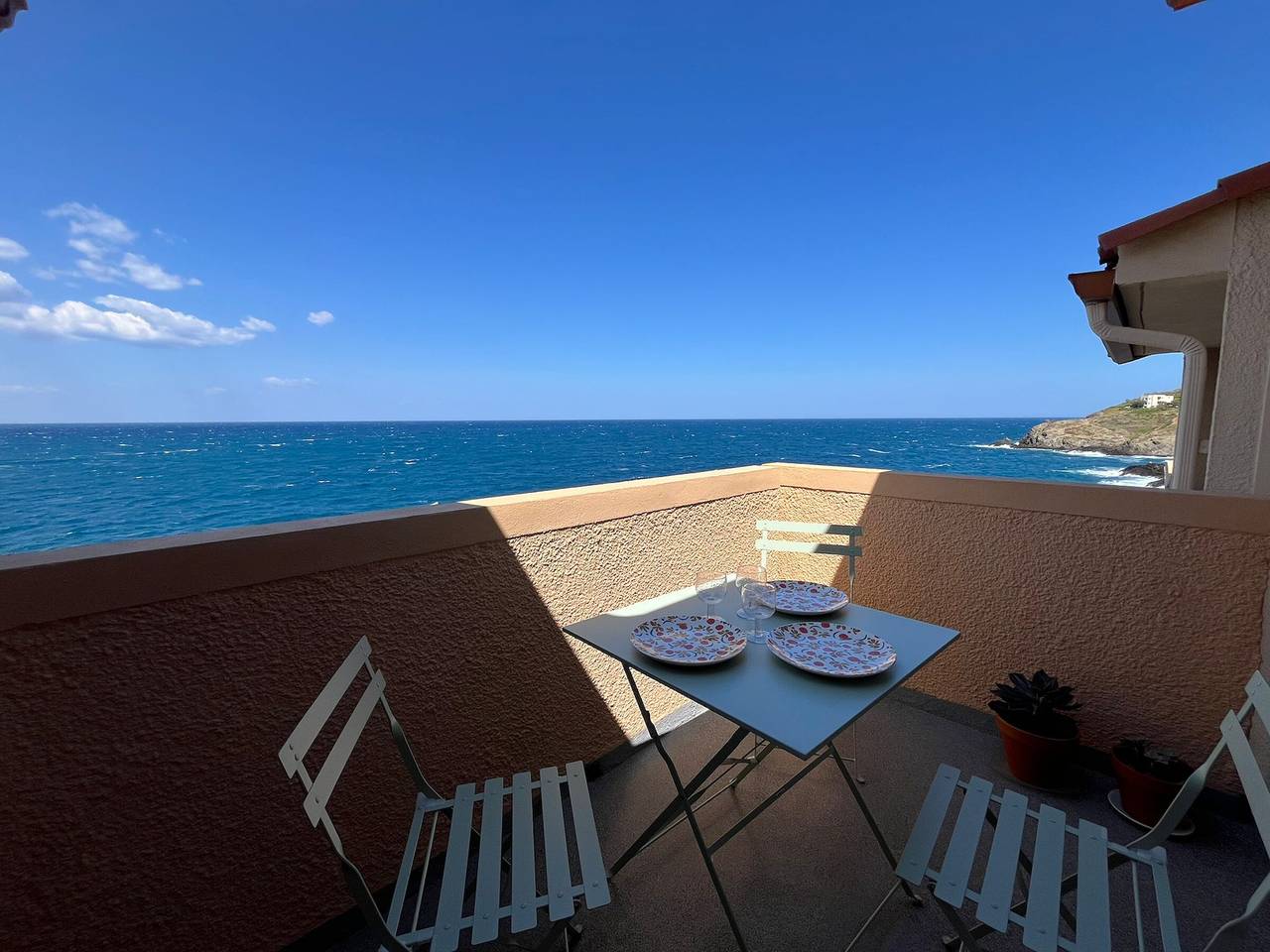 Appartement entier, Appartement en bord de mer avec balcon, TV et micro-ondes in Côte Vermeille, Collioure