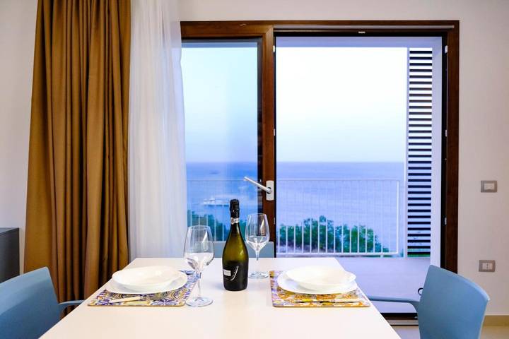 Chambre d’hôte pour 4 personnes, avec Balcon et Terrasse ainsi que Jacuzzi et Jardin à Castellammare del Golfo
