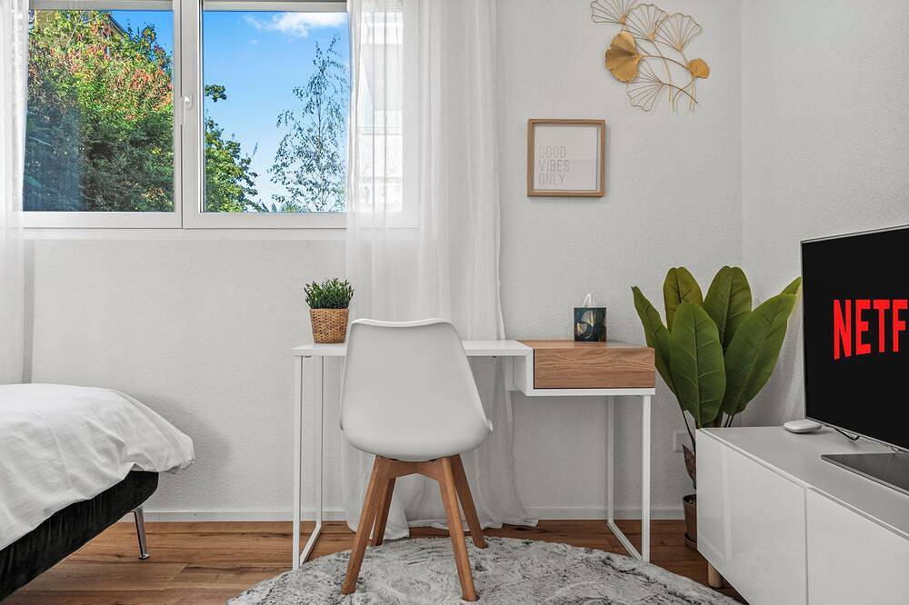 Ganze Wohnung, Ebenerdiges- Bodensee- Apartment mit Terrasse und kleinem Garten in Kreuzlingen, Bodensee (Schweiz)