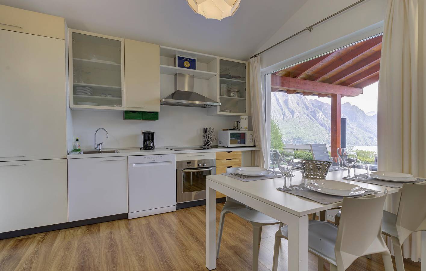 Retiro junto al lago con piscina y terraza in Municipio de Solto Collina, Lago Iseo