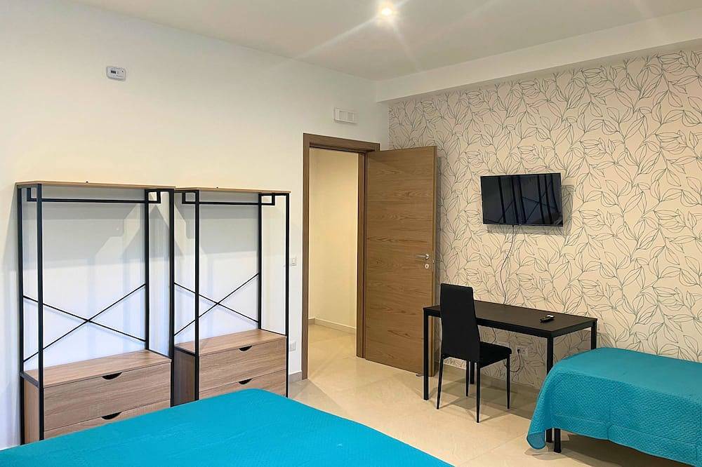 Entire apartment, Spacious Seaside Villa for 10 People - Center of Milazzo Within Walking Distance in Milazzo, Messina Province