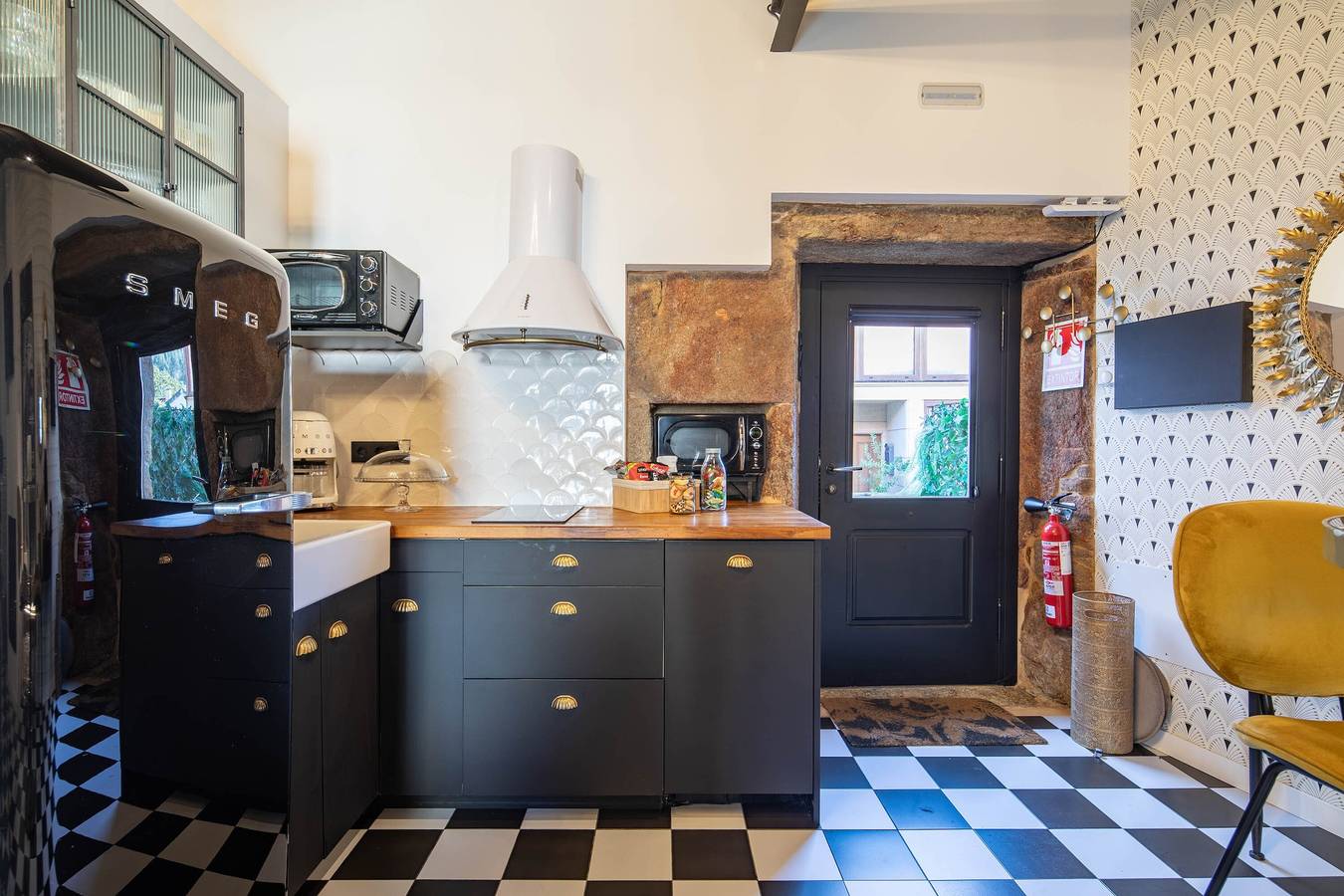 Appartement entier, Appartement 'La Suite De Los Años 20' avec terrasse privée, balcon et Wi-Fi in Corcubión, Costa da Morte