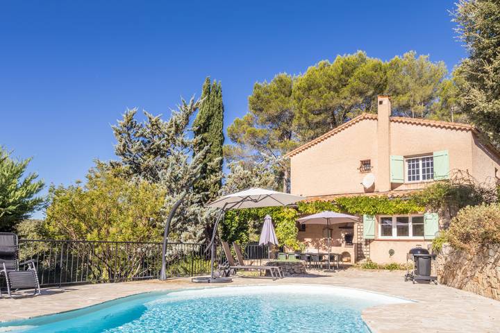Location de vacances pour 8 personnes, avec terrasse et jardin à Draguignan - 3