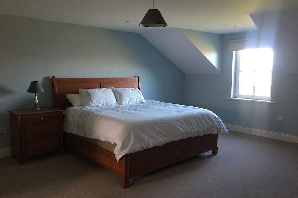 Ocean front home on Ring of Kerry—Golfers and Walkers Paradise in Caragh, County Kerry