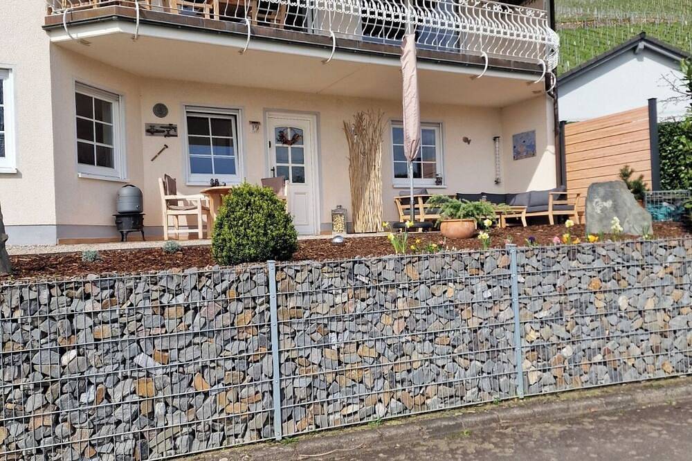 Geheel appartement, Villa Ferres Beautiful vacation apartment with garden and Moselle view. Pet friendly! in Piesport, Bernkastel-Kues en Omgeving