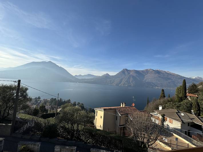 Gîte pour 3 personnes, avec vue ainsi que vue sur le lac et jardin dans Perledo