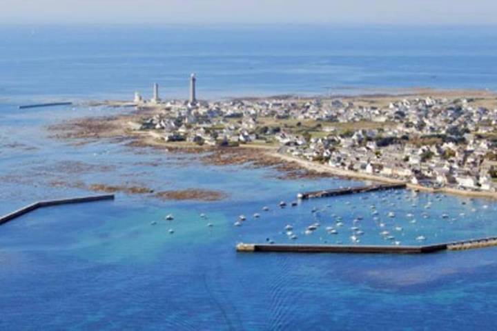 Gîte pour 3 personnes, avec Terrasse ainsi que Jardin et Vue dans Port de Kérity