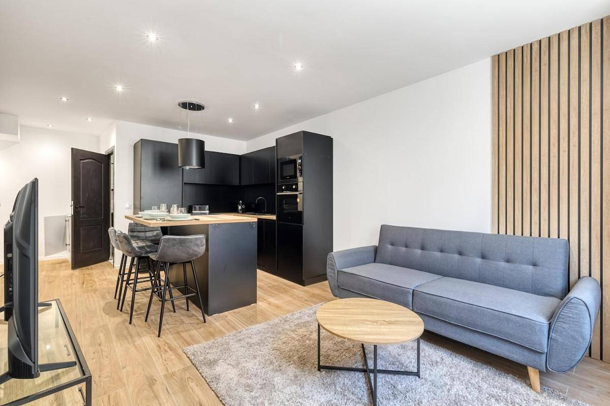Appartement entier, One-Bedroom Apartment in Évian-les-Bains, Région de Thonon-les-Bains