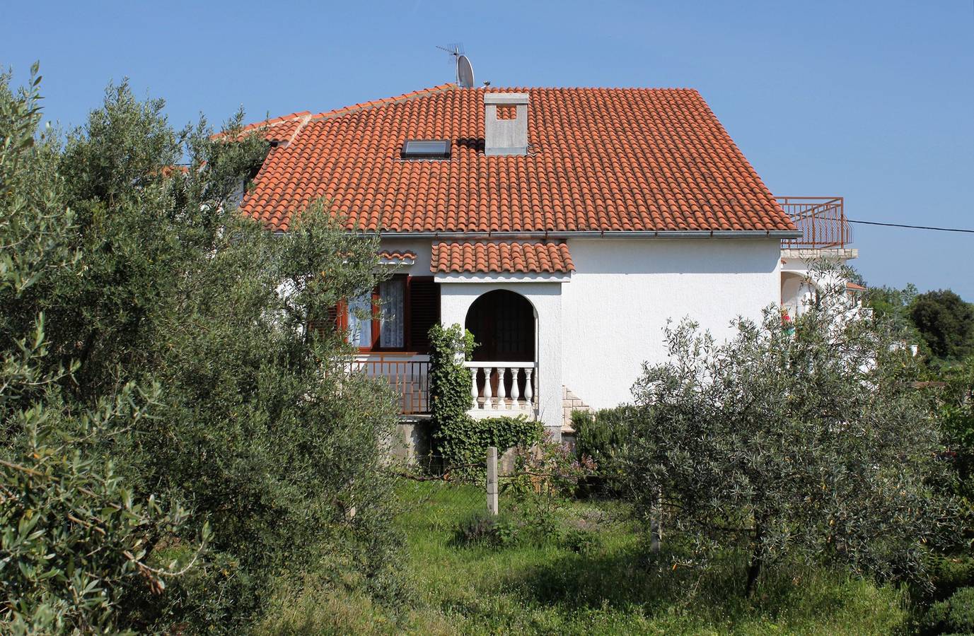 Ganze Wohnung, 1-Zimmer-Ferienwohnung mit Terrasse und Meerblick Pinezici, Krk A-5319-a in Pinezici, Krk