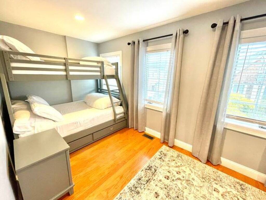 Harbor Vista House⚓️ 3rd Flr deck,Walk to Portsmouth in Kittery, York County