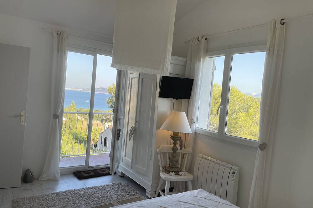 Villa coup de cœur en front de mer avec vue mer piscine et spa in Le Pradet, Côte méditerranéenne (France)