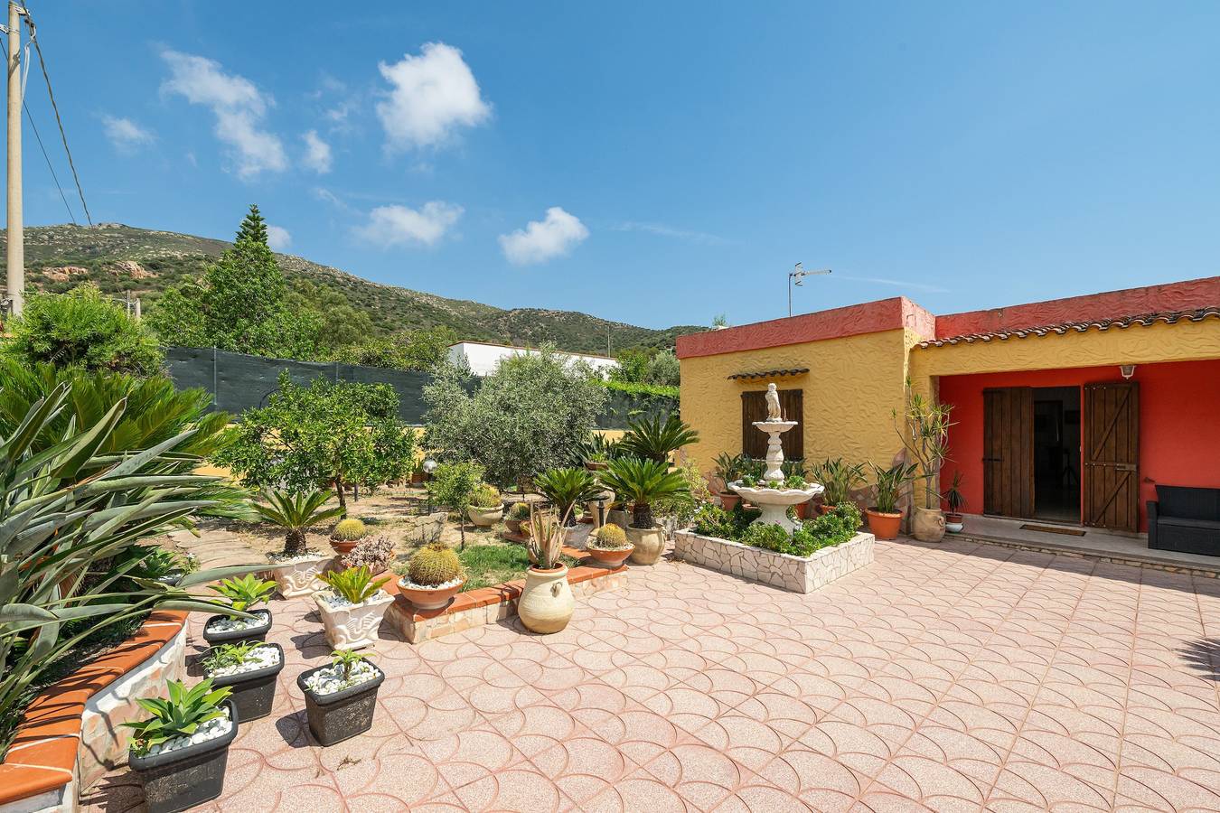 Villa 'Chiara' con Vista Montagna, Wi-Fi e Aria Condizionata in Terra Mala, Quartu Sant'Elena